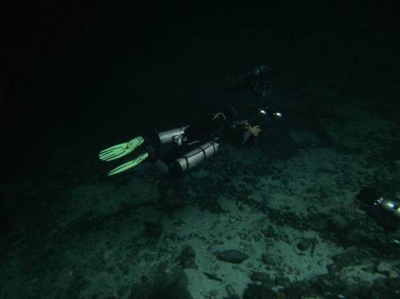 No último dia, o Luis mergulha conosco com seu equipamento de fotografia, em Tulum, no Yucatán, sul do México